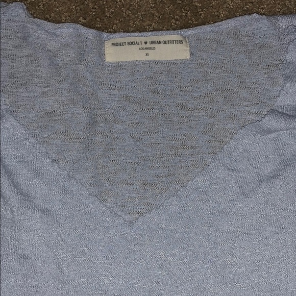 Textured Knit V-neck tee - Picture 4 of 5